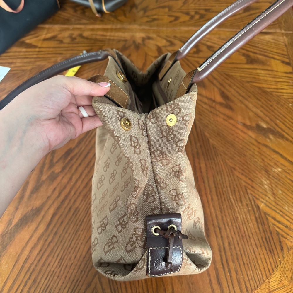 DOONEY & BOURKE DESIGNER PURSE TOTE BAG TAN BROWN #B6166940 duffle W/ HANDLE VTG - Picture 6 of 10